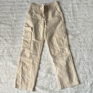 Crème colored cargo pants